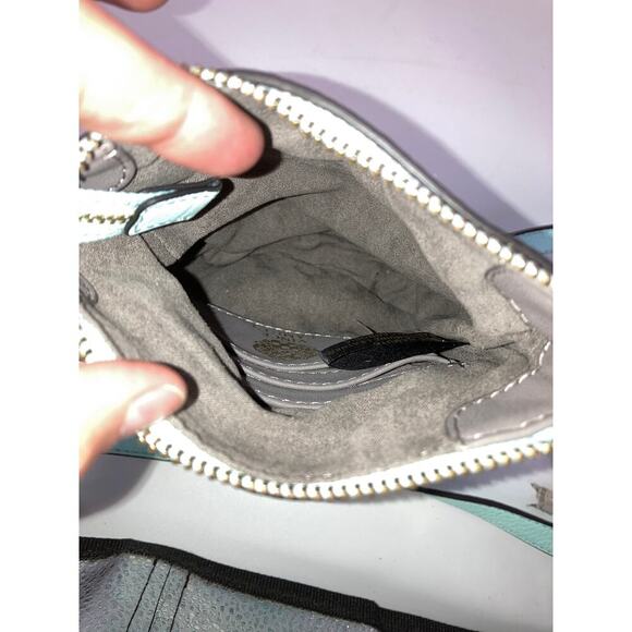 VINCE CAMUTO SMALL MINT GREEN PEBBLED LEATHER CROSSBODY BAG - Picture 8 of 13